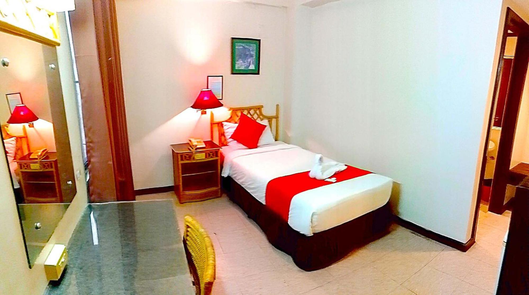 The Humbertos Hotel Davao City Exterior foto